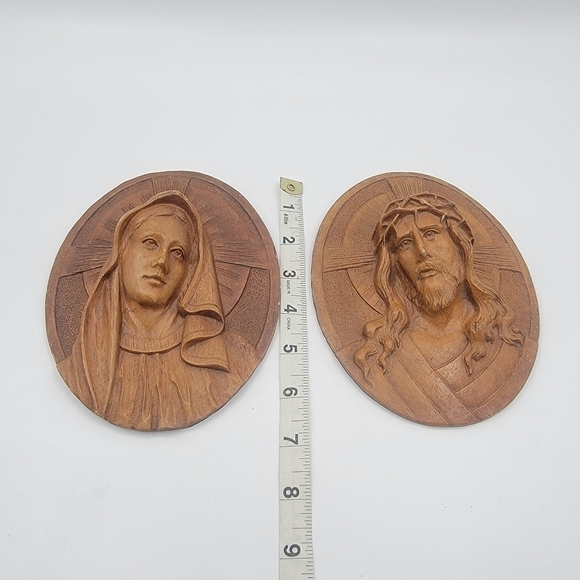 VINTAGE brown resin Jesus and Virgin Mary wall plaque - Picture 7 of 9